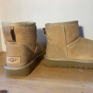 Ugg mini boot size 6 women's